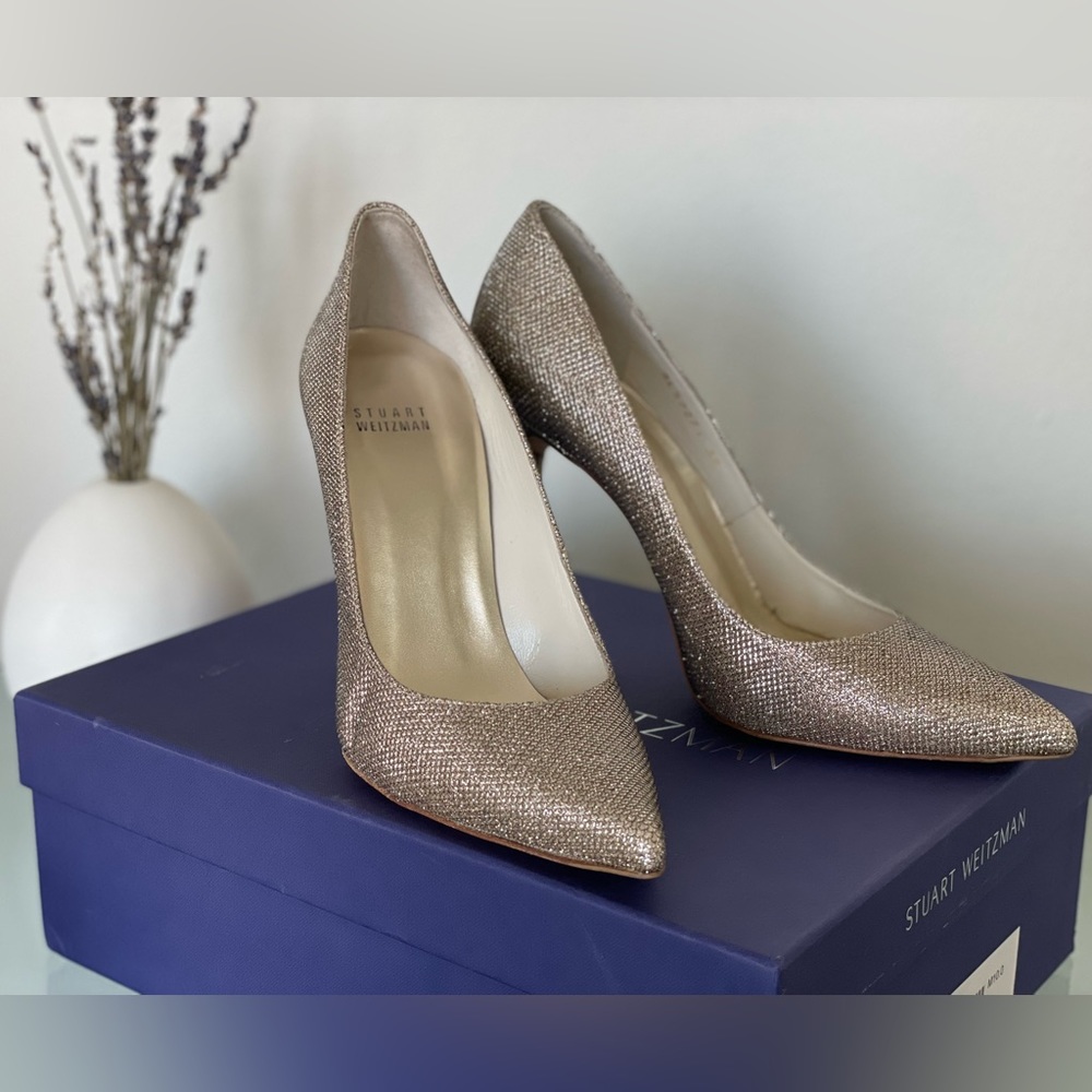 Stuart Weitzman Golden textured Pumps